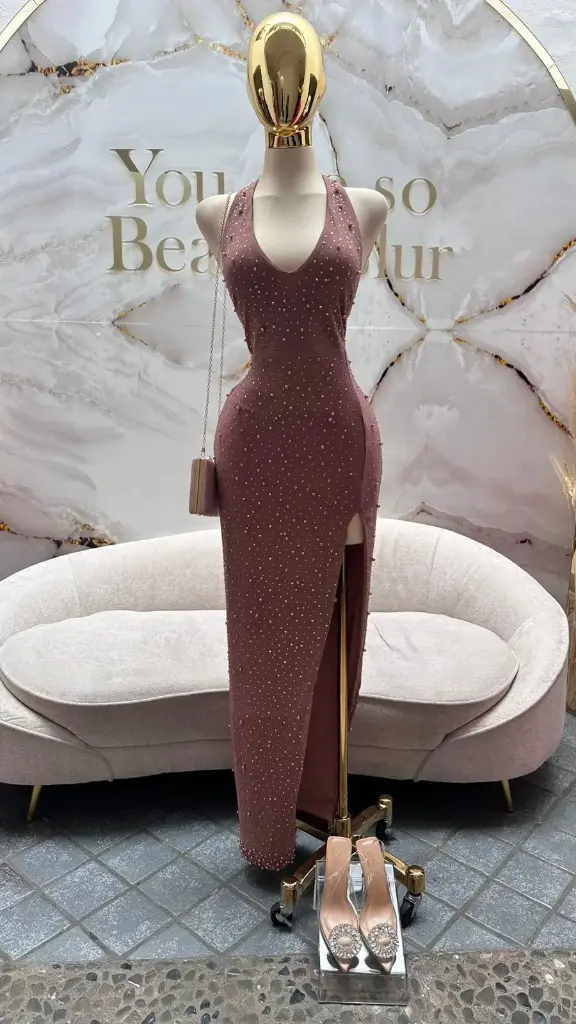 #2439 VESTIDO GALA LILA CUT OUT ESCAROLA CH